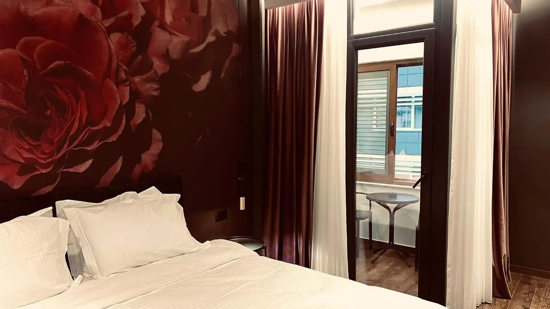 Apartment Deluxe Rooms Tirana