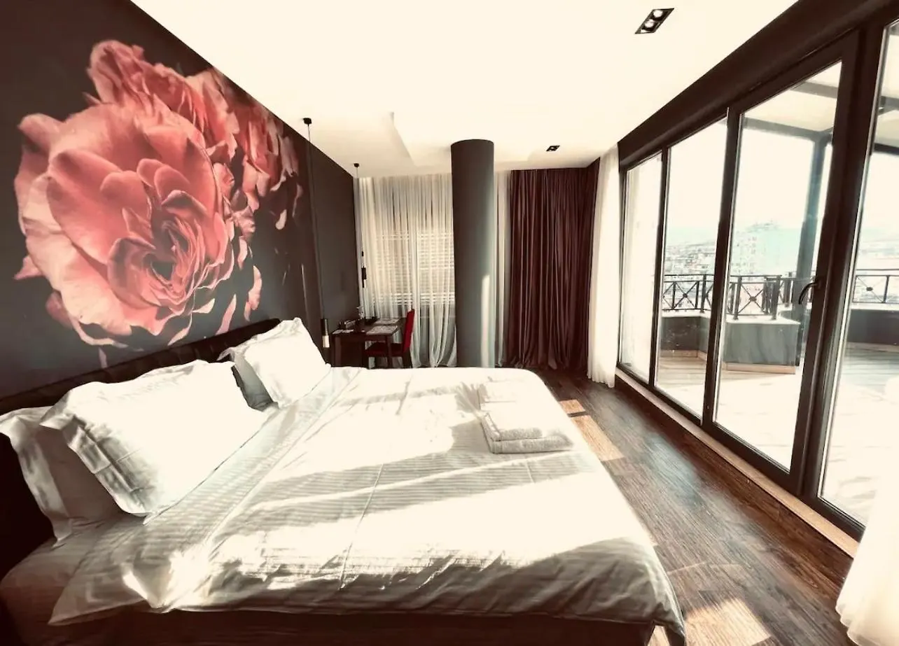 Deluxe Rooms Tirana Apartment